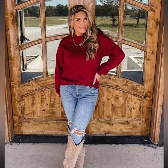 Gildan Heavy Blend Women’s “Don't Look Back” Sweatshirt/Crewneck/Pullover | NEW! - Picture 2 of 3